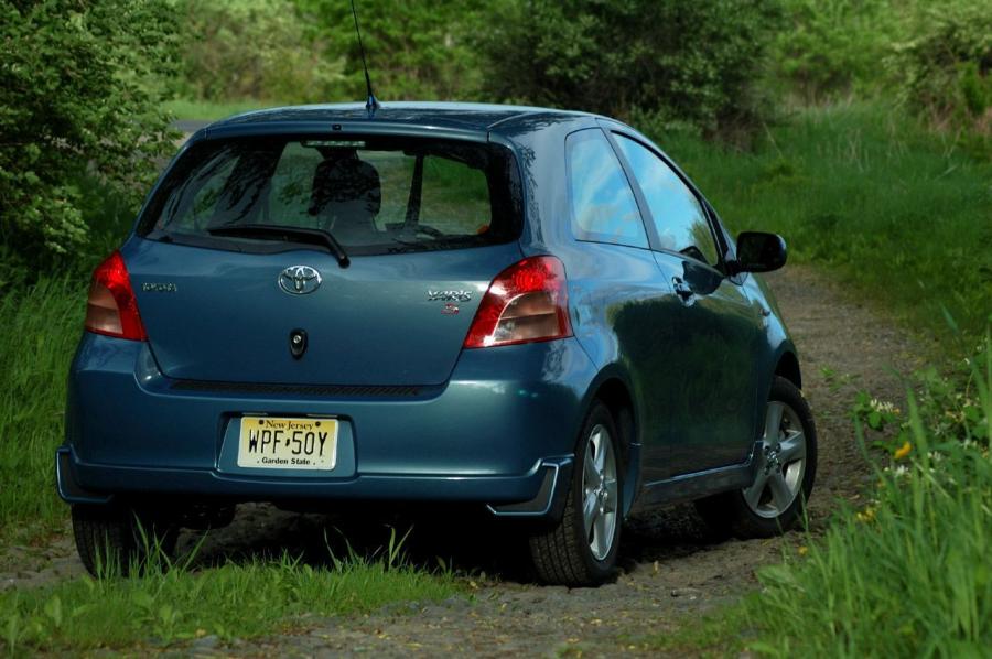  Toyota Yaris 2008 года  (фото 16 из 38)